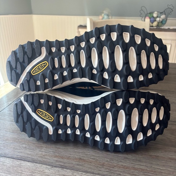 Keen Black and White Trail Sneakers Sz 14 NEW - Picture 12 of 13